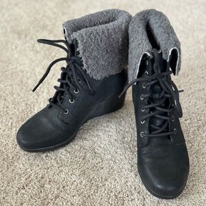 UGG Black and Gray Lace-Up Boots with Cozy Cuff